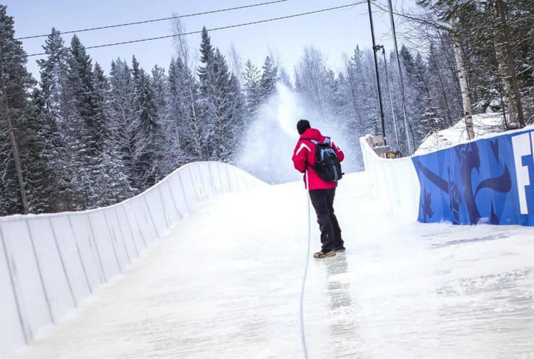 This-is-how-a-630m-natural-ice-cross-track-is-built-in-freezing-Finland